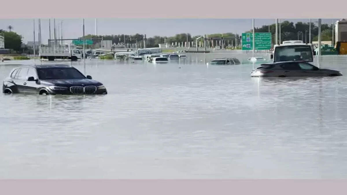 Four Thiruvananthapuram to Dubai flights cancelled due to heavy rains in UAE,&nbsp;Waterlogging, Runways, Thiruvananthapuram, UAE