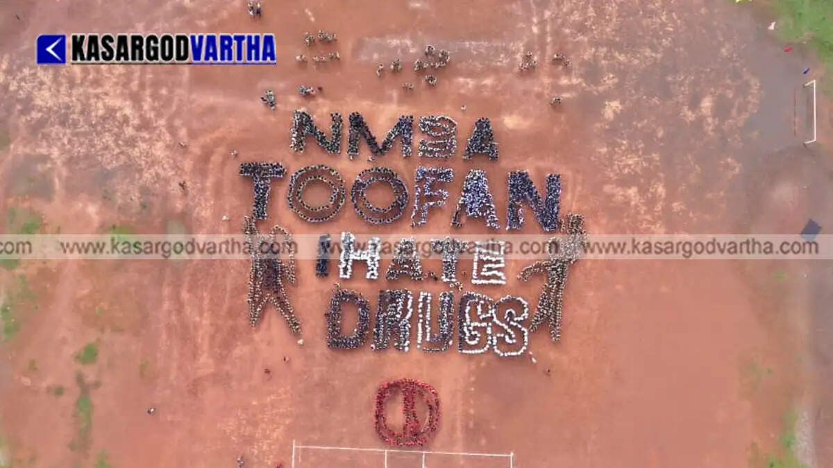  Students creating human formation against drugs