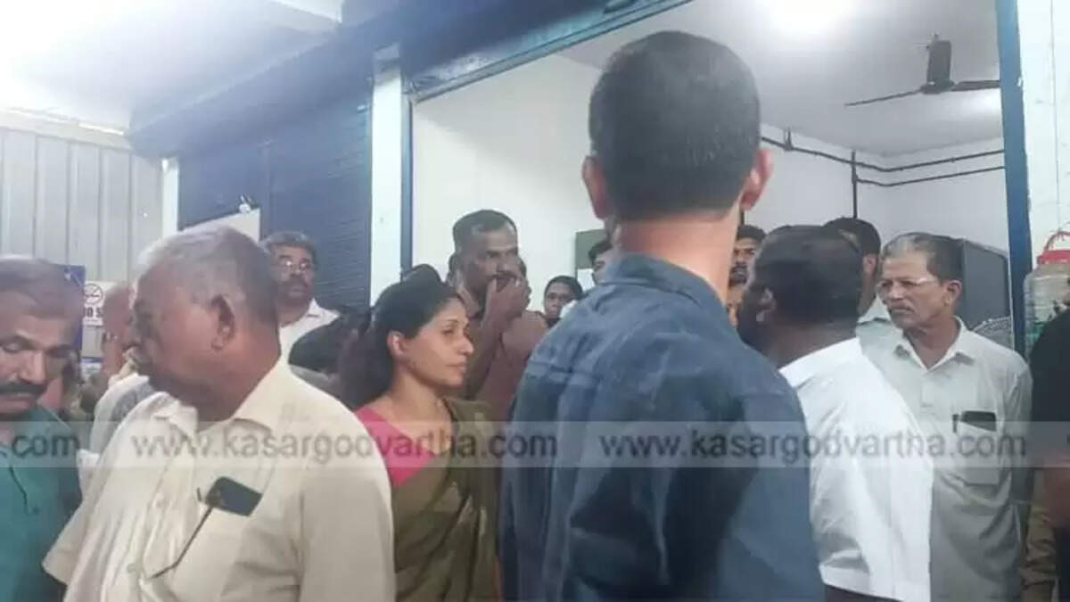 Pullur Periya Panchayat President Election Postponed Due to Lack of Quorum and Dramatic UDF NDA Walkout