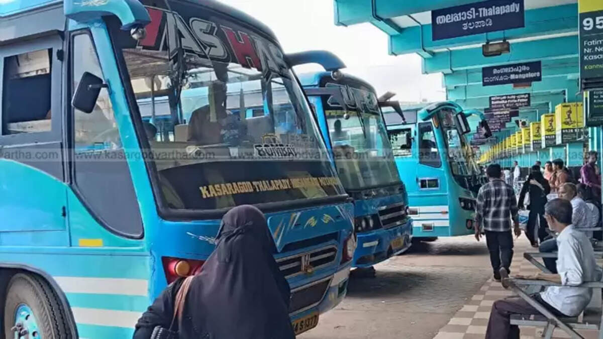 Passengers waiting at Kasaragod new bus stand facing inconvenience