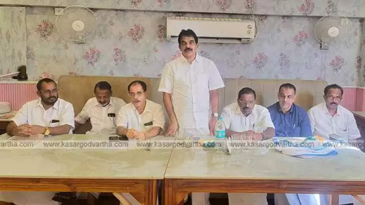 KC Venugopal MP speaking at a Congress meeting in Kumbala.