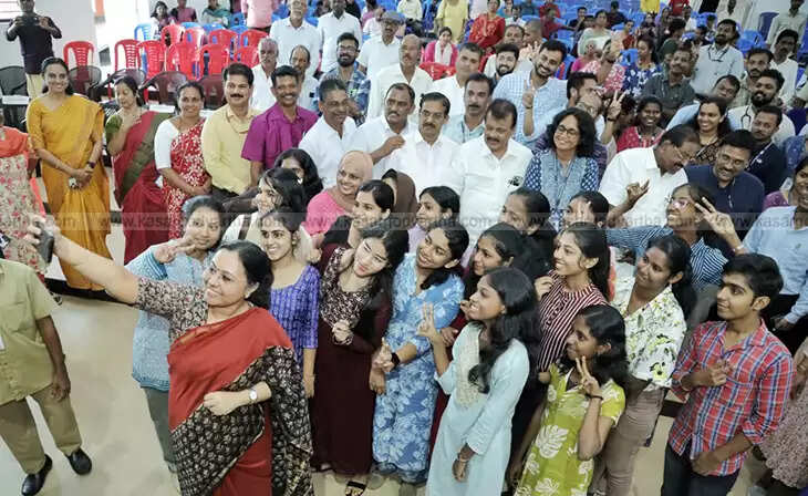 Minister Veena George inaugurating Kasaragod Medical College MBBS course