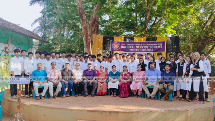 Vinitha M receiving the Best Programme Officer award.