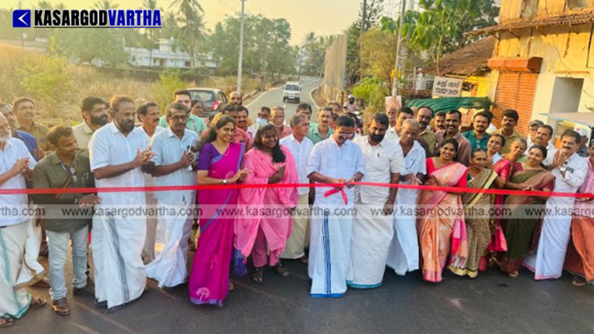 MLA C.H. Kunhambu inaugurating the Chalingal Meengoth Ambalathara road.