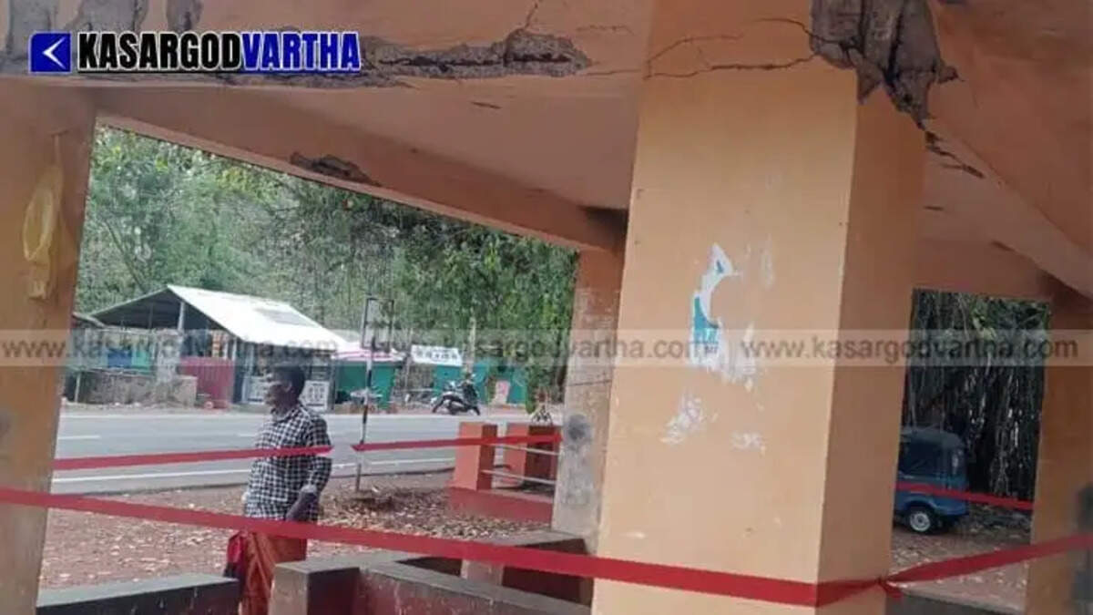 Ukinadka bus waiting shed on the verge of collapse; red tape tied as pillars crumble.