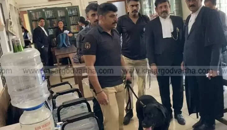 Bomb threat at Kasaragod District Court; Police conduct inspection after evacuating premises