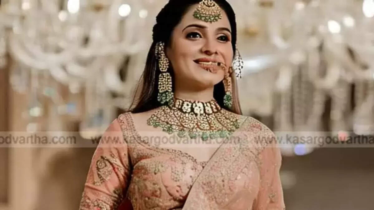 Bride Representing Kerala Gold Rate June 10