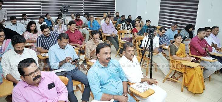 H Dineshan IAS speaking at a Kudumbashree media seminar in Kasaragod