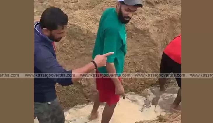 Group of young men opening an estuary to drain floodwaters in Koppalam, Kerala.