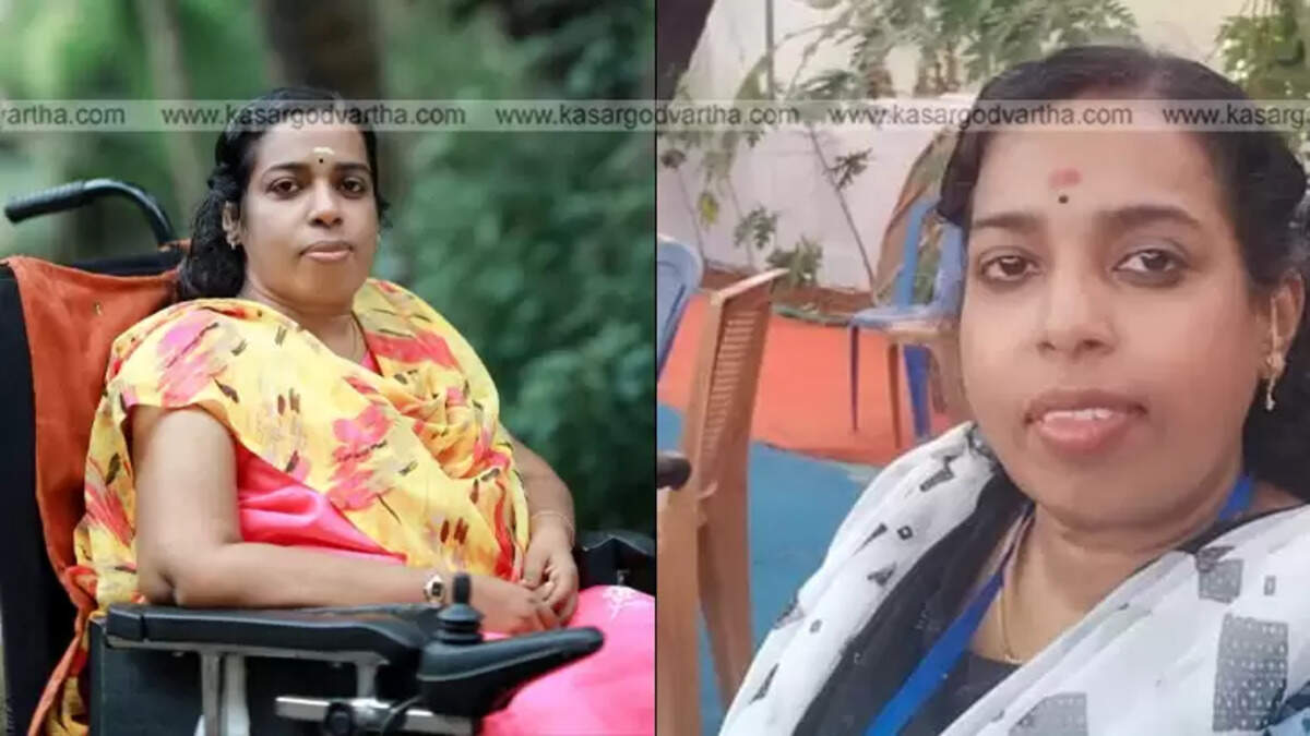  Sathi Kodakkad with the Sree Shakti award from Kerala Women&rsquo;s Commission