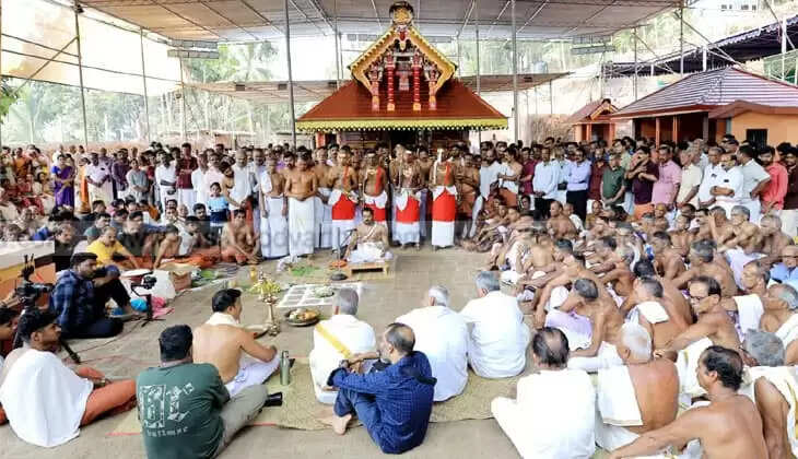 Civil Police Officer Selected to Perform Muchilottu Bhagavathi Theyyam at Klayikode Perunkaliyattam