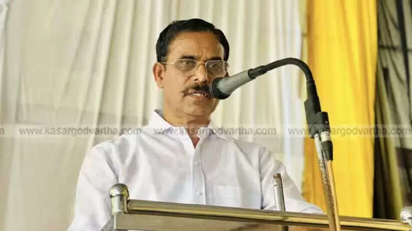 MLA CH Kunjambu Slams MP Rajmohan Unnithan for Protocol Violation in Chemmanad Panchayat Office Inauguration