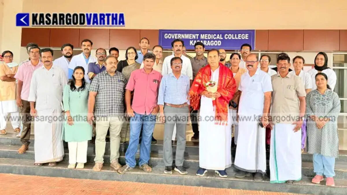 Designated MLA Kallatra Mahin Haji being welcomed by the Principal and doctors at Kasaragod Medical College.